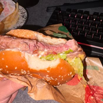 Çiğ Burger Teslim Edildi, İade Talebine Cevap Verilmedi