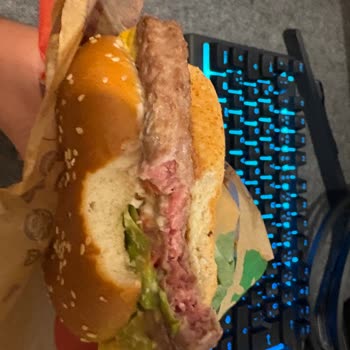 Çiğ Burger Teslim Edildi, İade Talebine Cevap Verilmedi