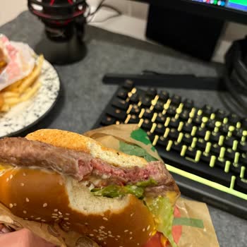 Çiğ Burger Teslim Edildi, İade Talebine Cevap Verilmedi