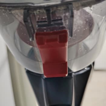 Hoover H-Free 100 Toz Haznesi Kapak Tırnağı Kırılması Garanti Kapsamında Onarım Talebi