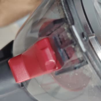 Hoover H-Free 100 Toz Haznesi Kapak Tırnağı Kırılması Garanti Kapsamında Onarım Talebi
