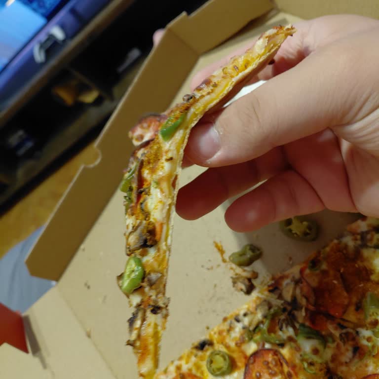 Jalapeno Turşusunun Aşırı Kokusu Ve Kalitesiz Pizzanın Sağlık Sorunları Ve İade Talebi