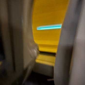Geciken Ve Kirli Otobüste Açık Vida Tehlikesi Ve Saygısız Muavin Davranışı