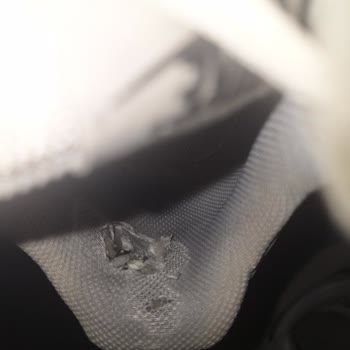 Nike Ayakkabıda Erken Yırtılma Ve Plastik Parça Çıkması, Mağaza İade Reddi