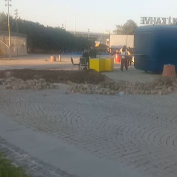 Tarihi Havagazı Fabrikası Bahçesinin Çim Alanı Betonla Değiştirildi