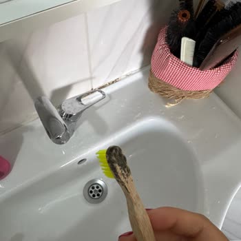 Alınan Diş Fırçasında Küflenme Ve Çocuk Sağlığı Endişesi