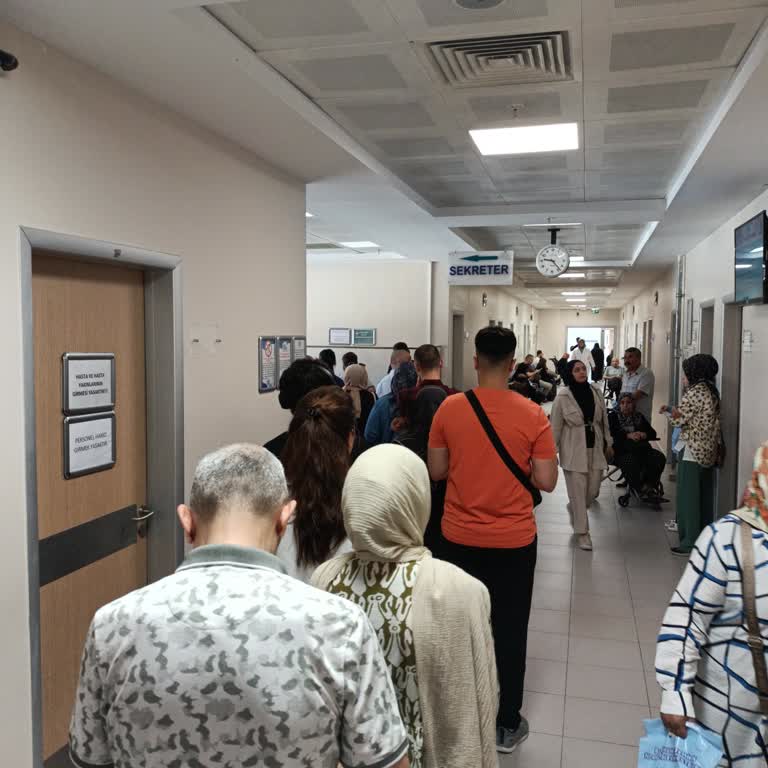 Romatoloji Bölümünde Uzun Bekleme Ve Yavaş Kayıt İşlemleri