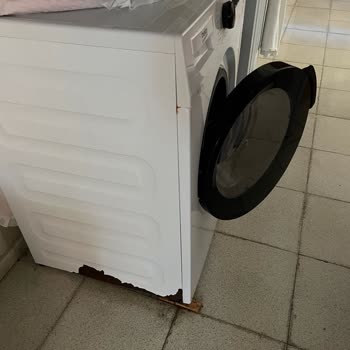 Beko Çamaşır Makinem Alttan Sızdırıyor Ve Paslanıyor, Mağaza Yardımcı Olmadı
