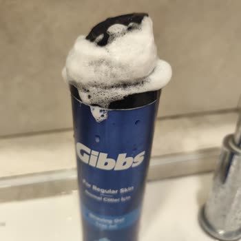Gibbs Tıraş Köpüğü Kendiliğinden Aktı