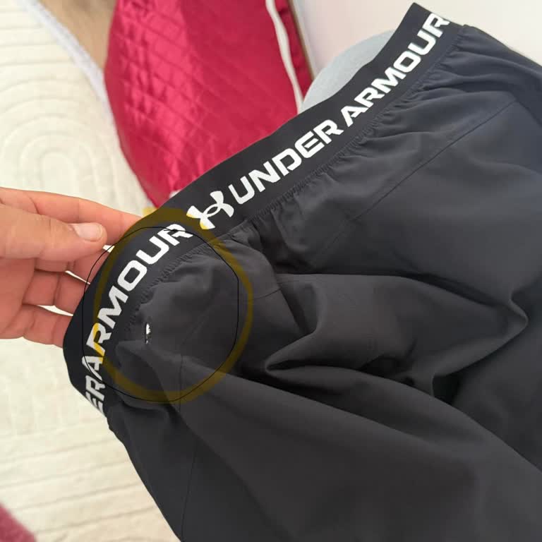 İlk Giyimde Küçük Delik Ve Mağazanın Çözüm Sunmaması