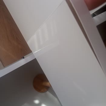 Teslim Edilen Mutfak Dolabında Çizik, Kırık Bant Ve Montaj Eksikliği