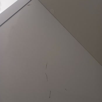 Teslim Edilen Mutfak Dolabında Çizik, Kırık Bant Ve Montaj Eksikliği