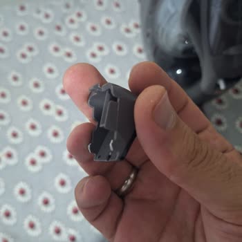 Arzum Ütüsü Buhar Düğmesi Değişimi İçin Fahiş Fiyat