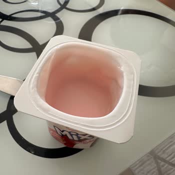 Danone Mix Yoğurt Kutusu Yarım Dolu, Tüketiciyi Yanıltıyor