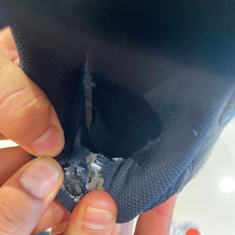 Muş Mağazasında Nike Ayakkabısının İç Astarı Yırtıldı Ve Mağaza Çözüm Sunmadı