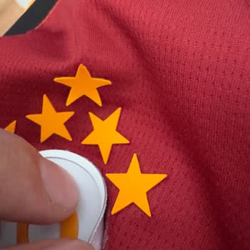 Puma’dan Alınan Galatasaray Forması Kalitesiz, Emblem Soyuluyor Ve Değişim Reddi