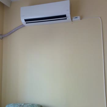Arçelik Kablonun Kesiti Yetersiz, Montaj Estetik ve Güvenlik Açısından Sorunlu