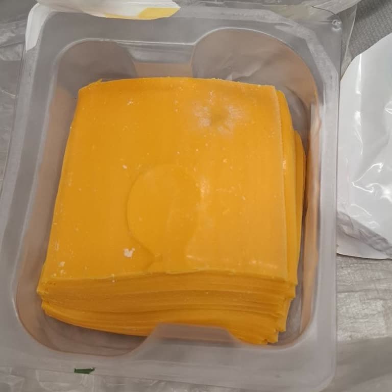 Küflü Burger Peyniri Satışı Ve Fişsiz İade Reddi