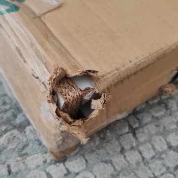 Horoz Lojistik'ten Apartman Kapısına Bırakılan Ve Hasarlı Paket Şikayeti