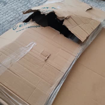 Horoz Lojistik'ten Apartman Kapısına Bırakılan Ve Hasarlı Paket Şikayeti