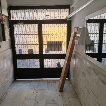 Horoz Lojistik'ten Apartman Kapısına Bırakılan Ve Hasarlı Paket Şikayeti
