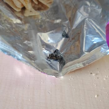 Yanık Siyah Parçalar İçeren Cips Ürününde Kalite Kontrol Eksikliği