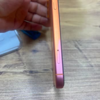 İlk Dört Ayda Turuncu İphone 17 Pro Max Renk Değişikliği Ve Beyaz Nokta Sorunu