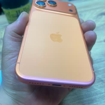 İlk Dört Ayda Turuncu İphone 17 Pro Max Renk Değişikliği Ve Beyaz Nokta Sorunu