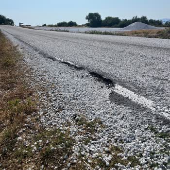 Marmara Topağaç Yolundaki Derin Çukurlar Lastik Patlamalarına Ve Güvenliğe Tehdit