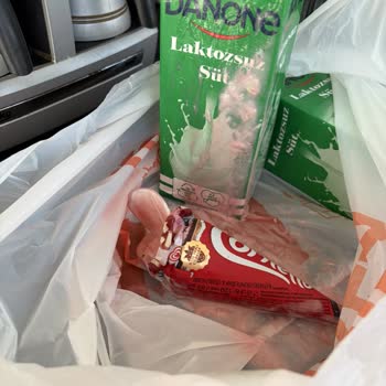 Migros’tan Gelen Dondurma Erimiş Ve Süt Kutusu Kirli