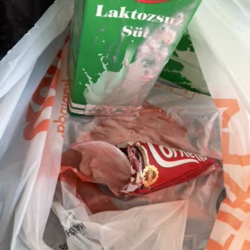 Migros’tan Gelen Dondurma Erimiş Ve Süt Kutusu Kirli
