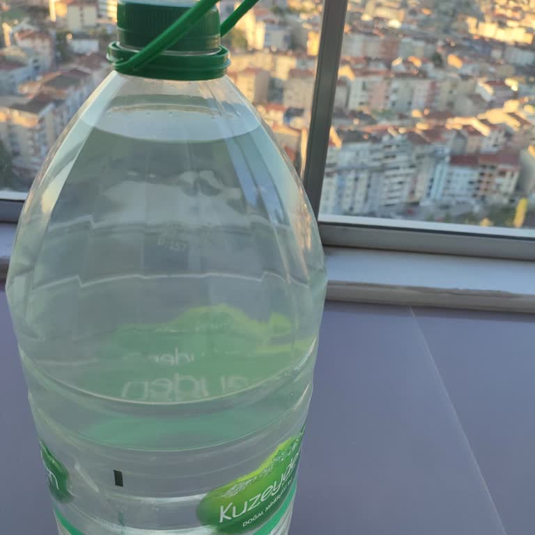 Kuzeyden 5 Litre Su Şişesinde Sararma Ve Sağlık Endişesi