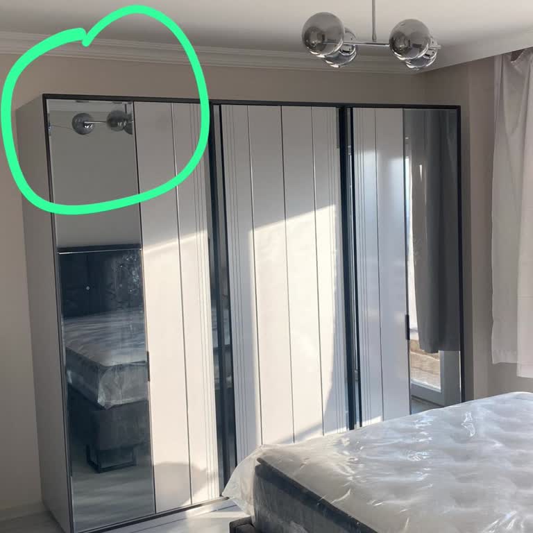 Ergül Mobilya’da Kırık Aynalı Gardırop Kapak Değişimi Hemen Gerekiyor