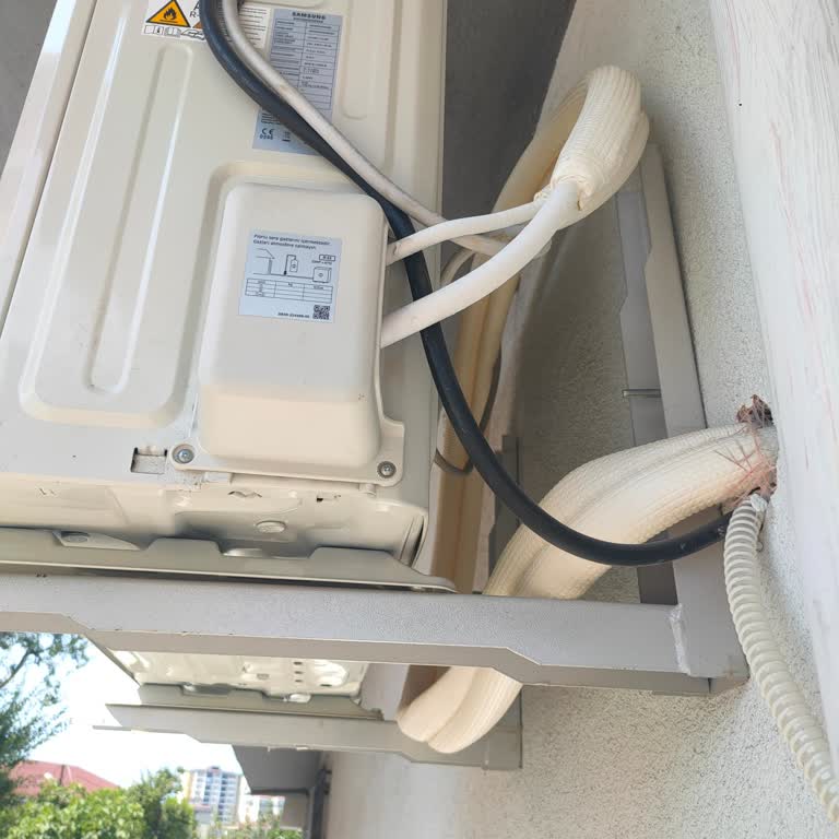 Klimanın Soğutmaması Ve Buzlanması İlaçları Riske Attı, Servis Çözüm Bulamıyor