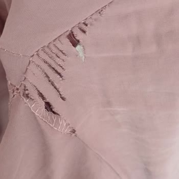 Aslıhan Butik'ten Alınan Elbiseler Hızlıca Yırtıldı, Ücretsiz Tamir Ve Değişim Talebi