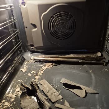 Montajda Bırakılan Metal Ve Karton Parçalar Yangın Riski Oluşturdu, Electrolux’tan Cevap Bekleniyor