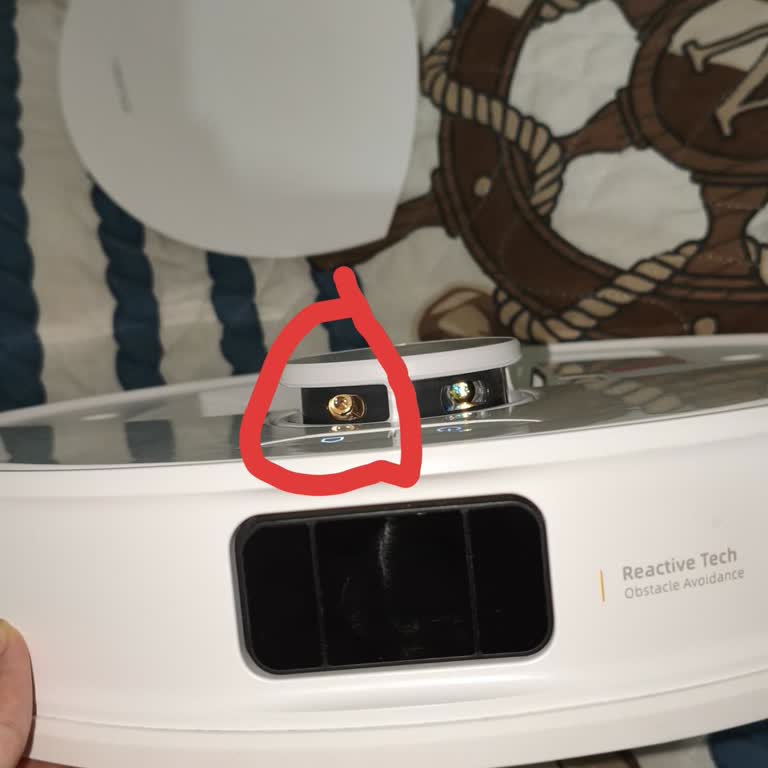 Sensör Lensinin Düşmesi Nedeniyle Roborock Q8 Max Pro Kontrolsüz Hızda Çarpıyor, Firmadan Cevap Yok