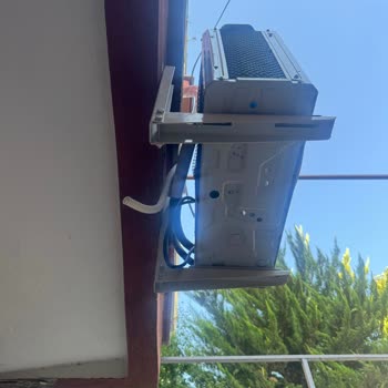 Yanlış Montaj Nedeniyle Su Sızdıran Klima Ve Alt Kat Komşusuna Rahatsızlık