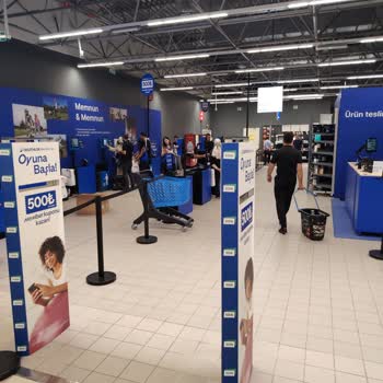 Kısa Sürede Deforme Olan Ayakkabı Ve Mağaza Personelinin Umursamaz Tutumu