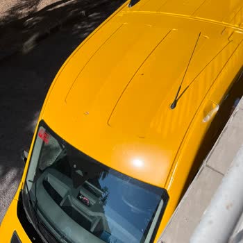 DHL Araç Parkı Dikkatsizliği Balkonuma Zarar Verdi Ve Personel Tavırını Düzeltme Talebi
