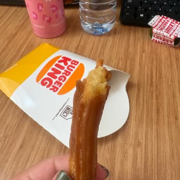 Kastamonu Burger King Şubesinde Kanlı Tavuk Ve Bayat Tatlı Şikayeti