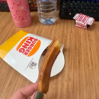 Kastamonu Burger King Şubesinde Kanlı Tavuk Ve Bayat Tatlı Şikayeti