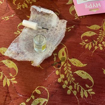 Açık Kapak Ve Hasarlı Kutu İle Gelen Tırnak Bakım Yağı