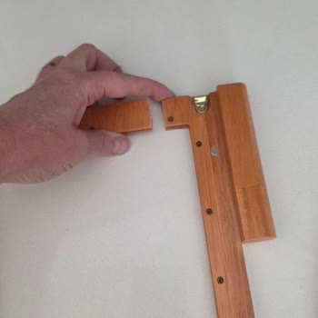 Kırık Ahşap Klipsli Çantalar Ve Satıcıdan Yanıtsızlık