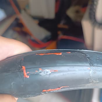 Kutu Açtığımda Her İki Lastik Patlak Çıktı Ve Satıcı İletişim Engeli