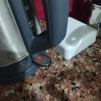 Kapağı Kırılan Ve Düğmesi Çalışmayan Grundig Çaydanlıkta Garanti Süreci Çözülmedi