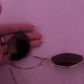 Sunglass Hut Mağazalarında Çarpık Gözlük Ve Kaba Personel Şikayeti