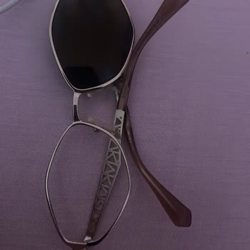 Sunglass Hut Mağazalarında Çarpık Gözlük Ve Kaba Personel Şikayeti