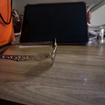 Sunglass Hut Mağazalarında Çarpık Gözlük Ve Kaba Personel Şikayeti