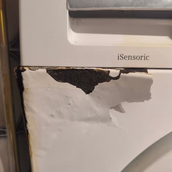 Siemens Çamaşır Makinesinde Kapak Ve Panelde Paslanma Ve Boya Atması Sorunu